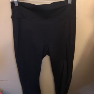 Fabletics capri length yoga pants